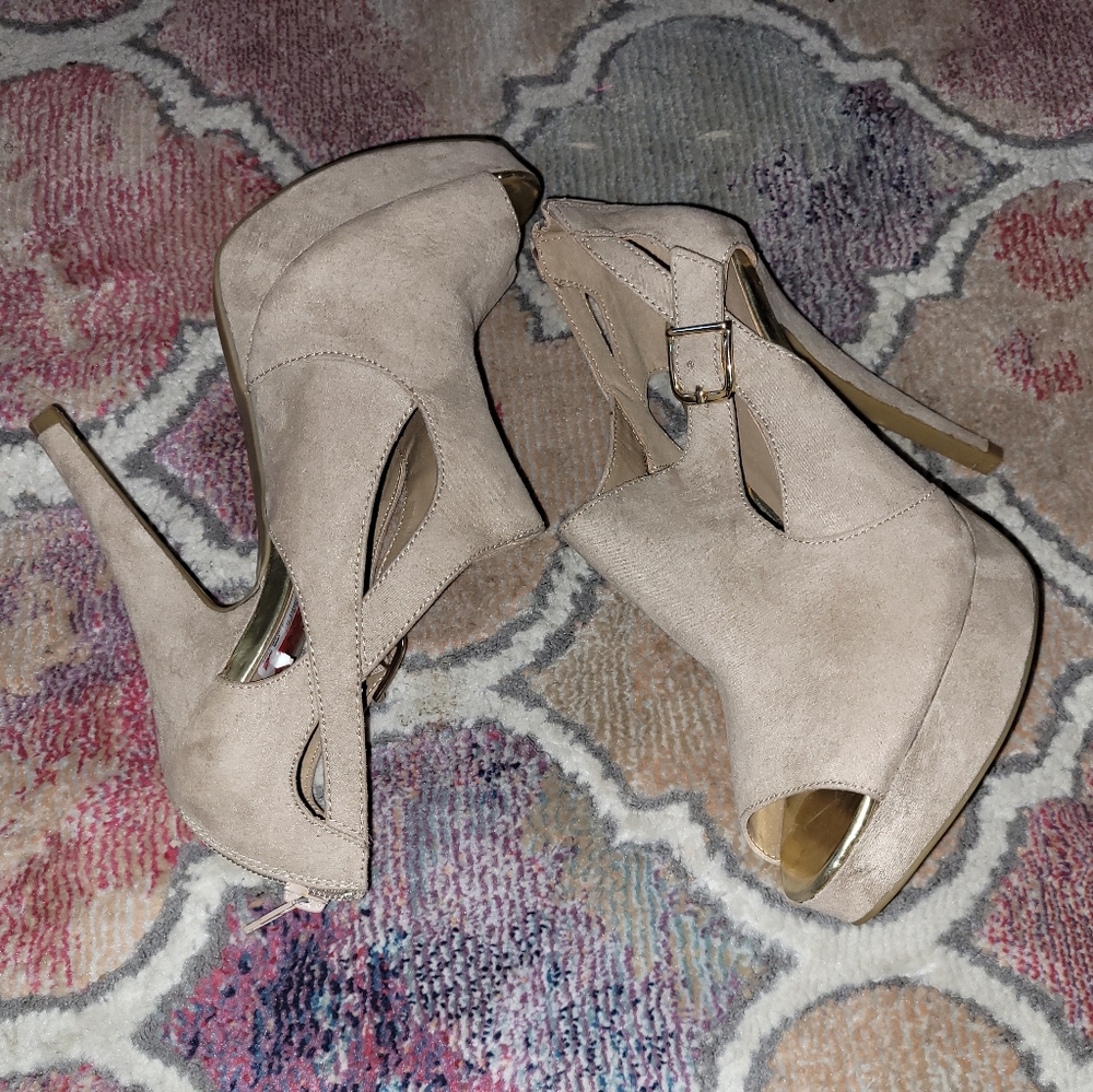 Suede peephole platform booties